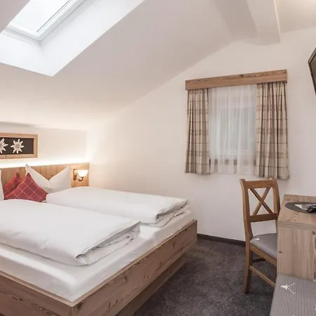 Bed & Breakfast Pension garni Edelweiss