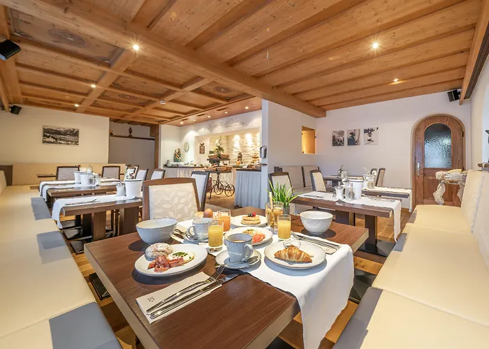 Edelweiss Frühstückspension 3*